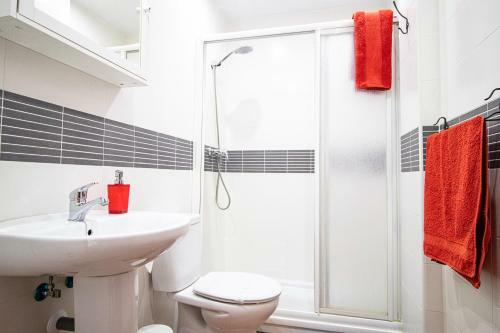 Summerland Apartments Rota