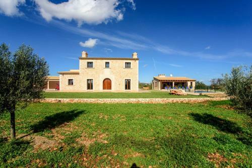 S'horta Villa Sleeps 8 Pool Air Con Wifi