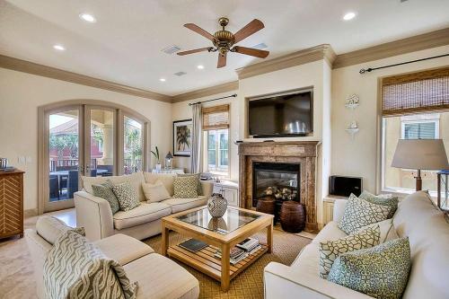 Casa De Palms Home