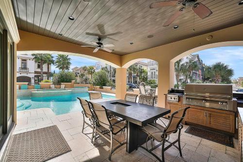 Gigglin Marlin Home