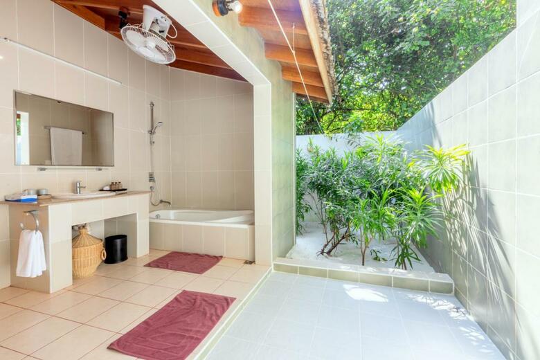 Hotel Reethi Beach Resort