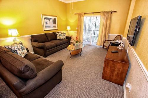 Lovely 3 Bedroom 2 Bath Condo With Lake View