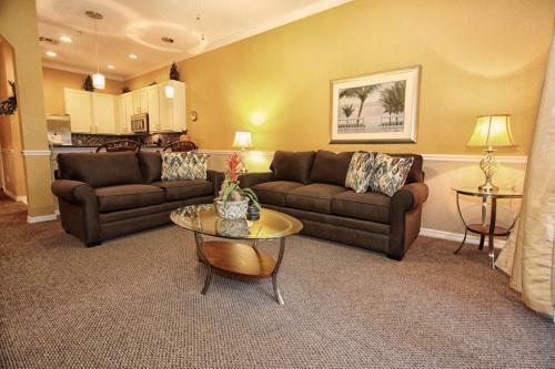 Lovely 3 Bedroom 2 Bath Condo With Lake View