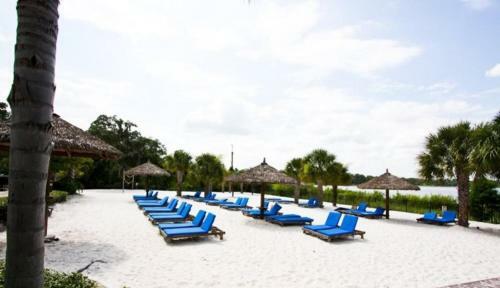 Lovely 3 Bedroom 2 Bath Condo With Lake View