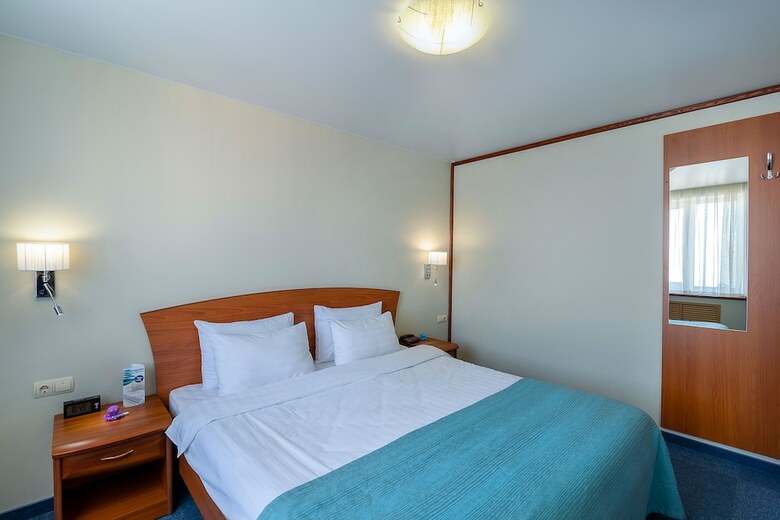 Hotel Equator
