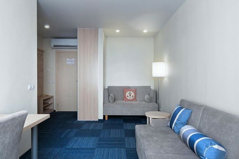 Hotel Equator