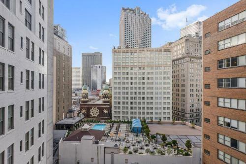 Apartamento Resort Style Condo, City Views, Rooftop Pool, 5