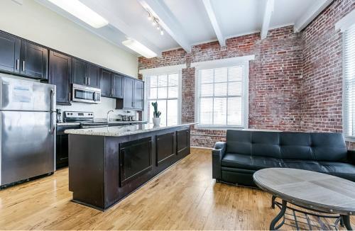 Gorgeous Apartments In Merchant Lofts By Hosteeva