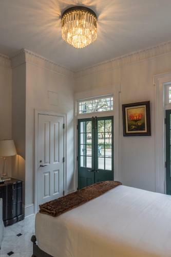 Royal Frenchmen Hotel And Bar