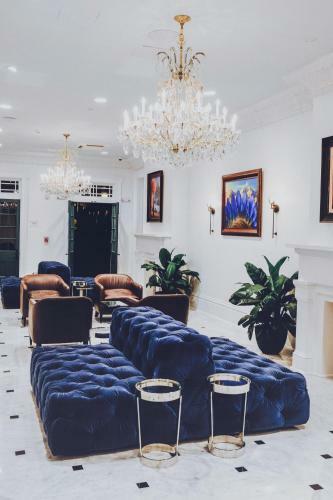 Royal Frenchmen Hotel And Bar