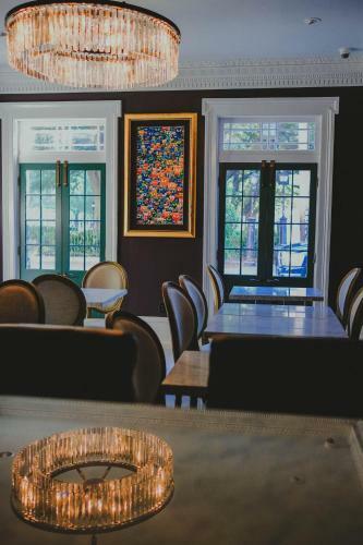 Royal Frenchmen Hotel And Bar