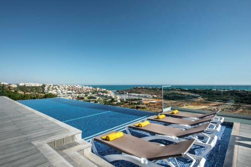 Albufeira Villa Sleeps 12 Pool Air Con Wifi