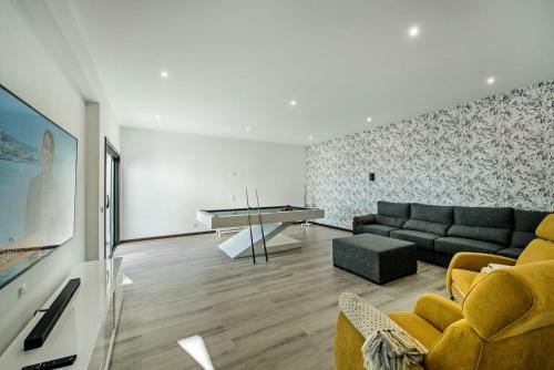 Albufeira Villa Sleeps 12 Pool Air Con Wifi