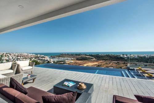 Albufeira Villa Sleeps 12 Pool Air Con Wifi
