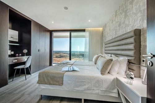 Albufeira Villa Sleeps 12 Pool Air Con Wifi