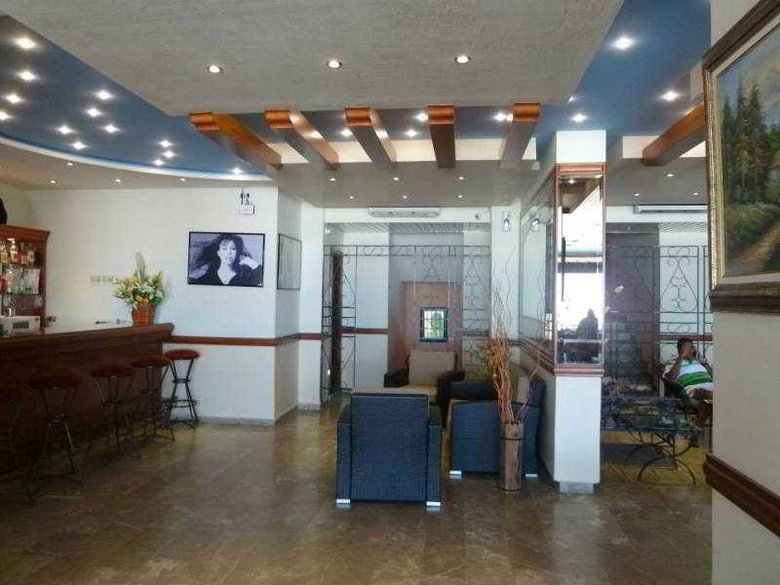 Hotel Holiday Suites