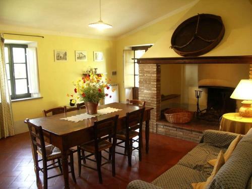 Castiglioncello Del Trinoro Villa Sleeps 8 Pool