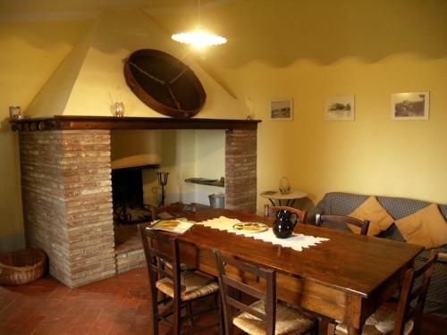 Castiglioncello Del Trinoro Villa Sleeps 8 Pool