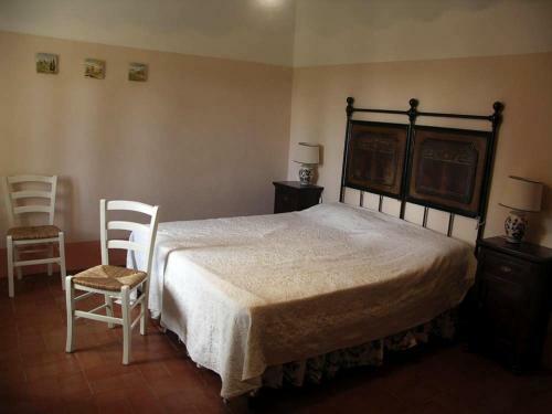 Castiglioncello Del Trinoro Villa Sleeps 8 Pool