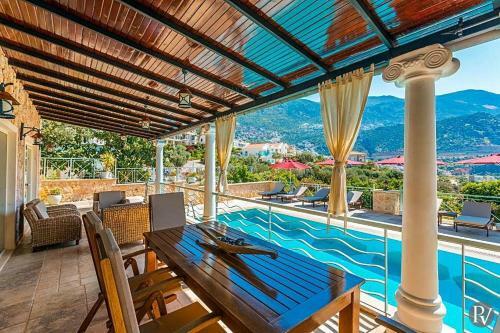 Kalkan Villa Sleeps 10 Pool Air Con Wifi