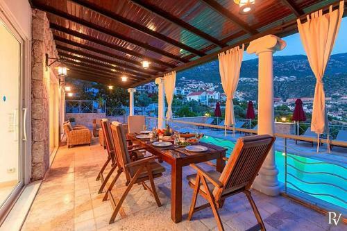 Kalkan Villa Sleeps 10 Pool Air Con Wifi