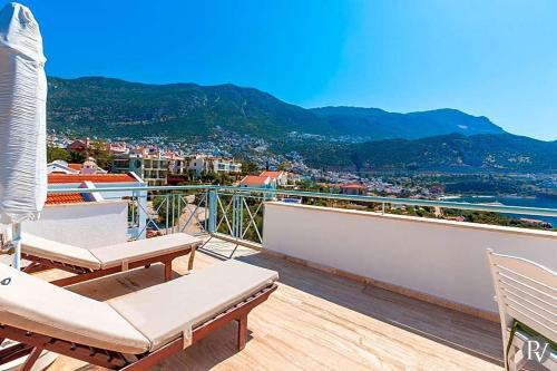 Kalkan Villa Sleeps 10 Pool Air Con Wifi