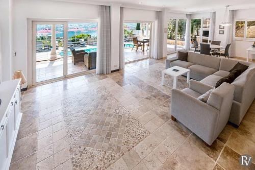 Kalkan Villa Sleeps 10 Pool Air Con Wifi