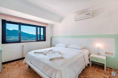 Kalkan Villa Sleeps 10 Pool Air Con Wifi