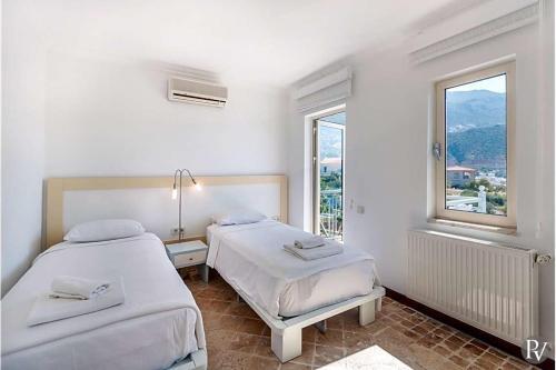 Kalkan Villa Sleeps 10 Pool Air Con Wifi