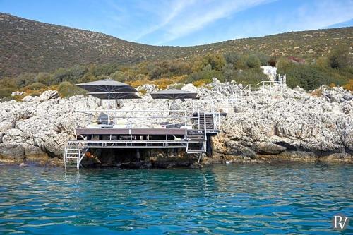 Kalkan Villa Sleeps 8 Pool Air Con Wifi