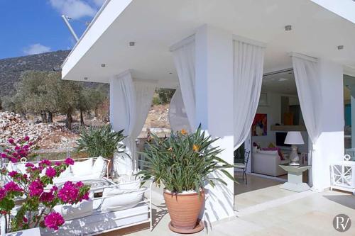 Kalkan Villa Sleeps 8 Pool Air Con Wifi