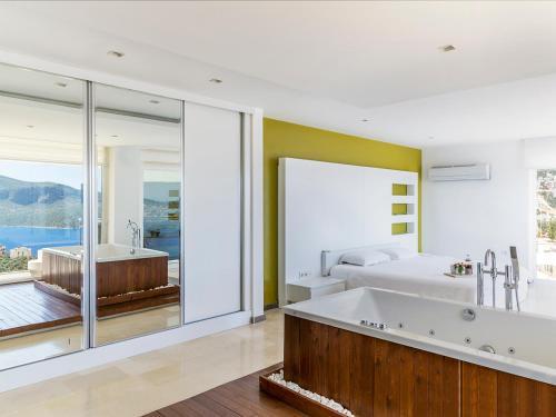 Kalkan Villa Sleeps 10 Air Con Wifi