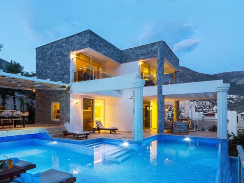 Kalkan Villa Sleeps 10 Air Con Wifi