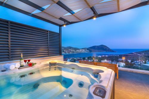 Kalkan Villa Sleeps 10 Air Con Wifi