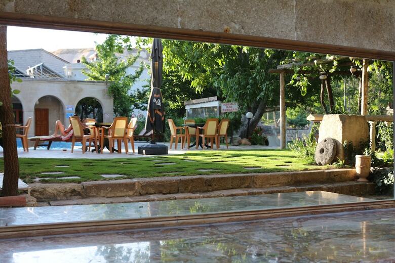 Melis Cave Hotel