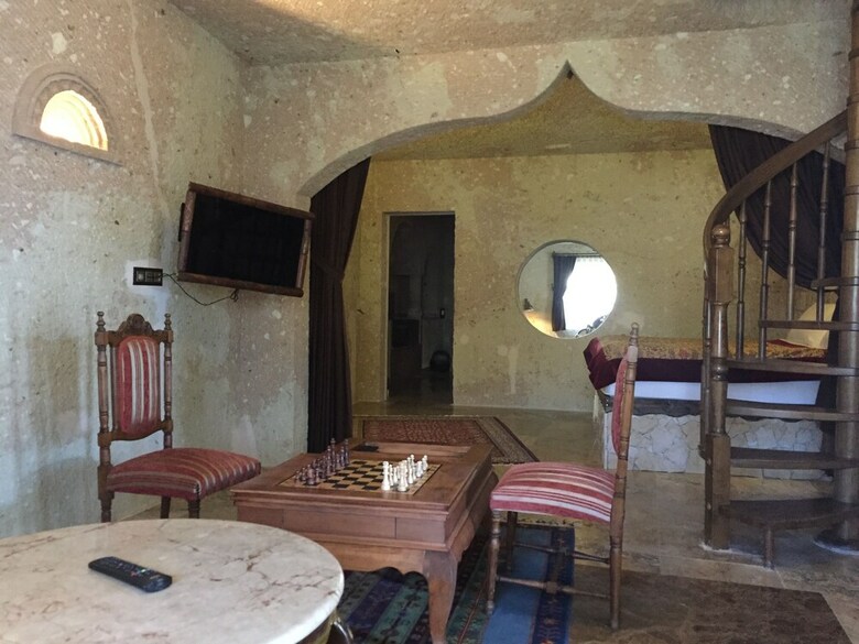 Hotel Oread Cave Suites