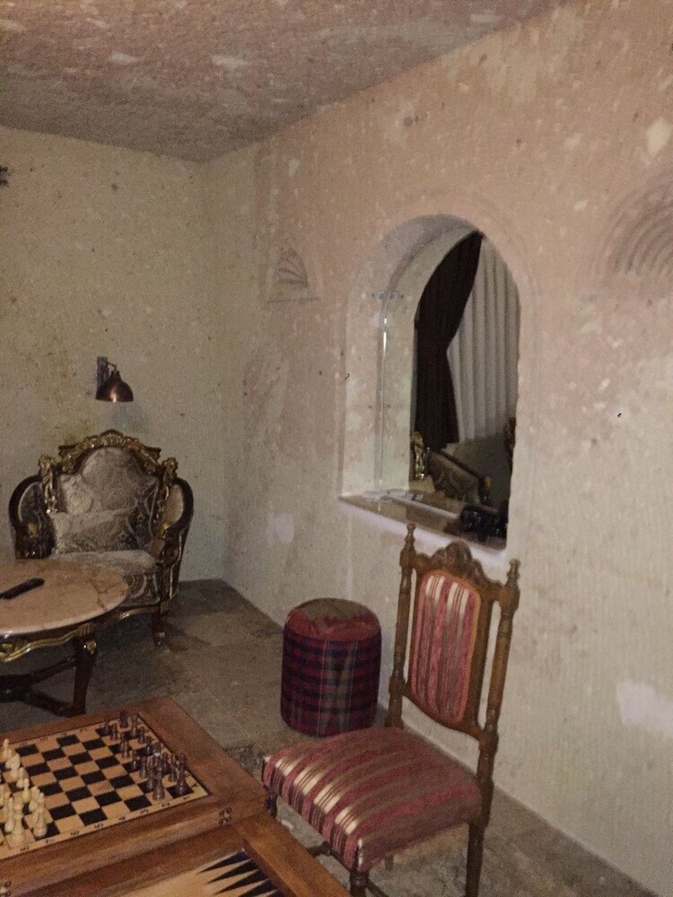 Hotel Oread Cave Suites