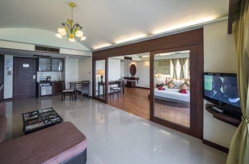 Grand Jomtien Palace Hotel