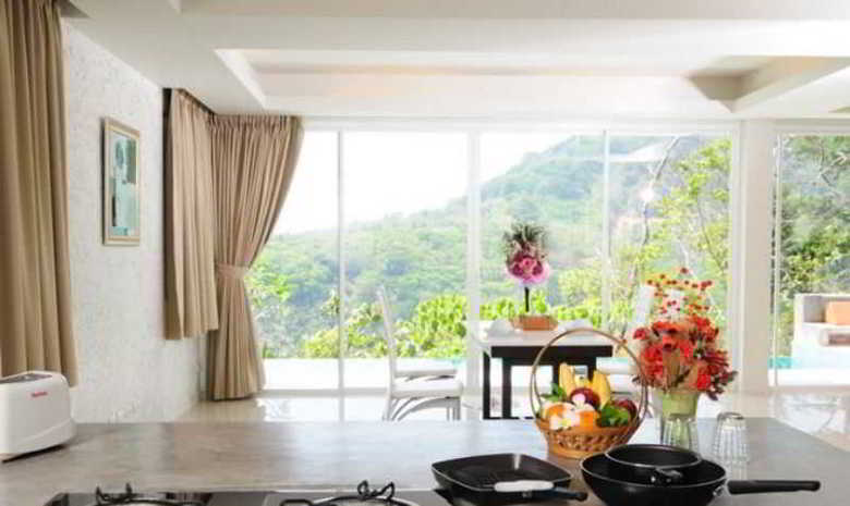 Hotel Grand Bleu Ocean View Pool Suite