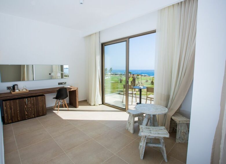 Amphora Hotel & Suites