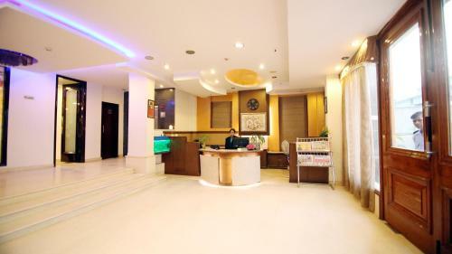Hotel Rousha Inn