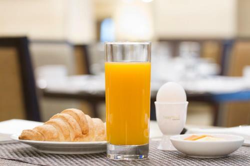 Hotel Leisure Inn Grand Chanakya