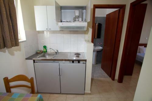 Nikos Apartments