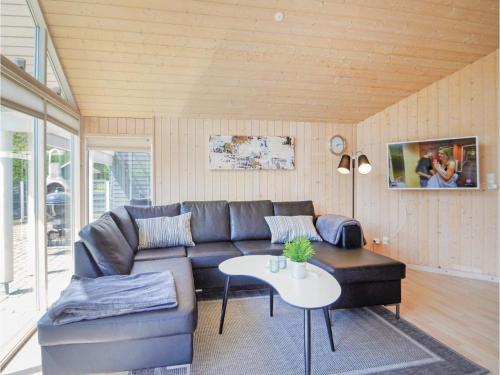 Four-bedroom Holiday Home In Vaggerlose
