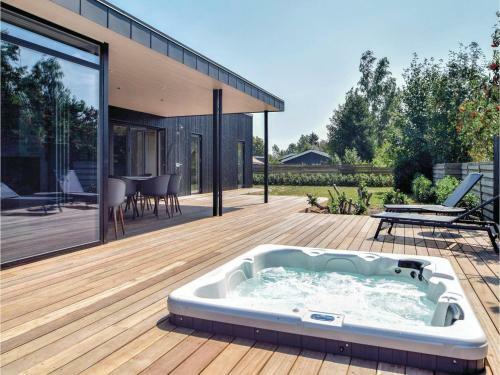Four-bedroom Holiday Home In Juelsminde