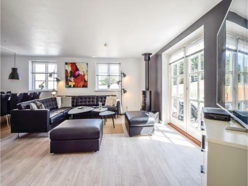 Four-bedroom Holiday Home In Juelsminde