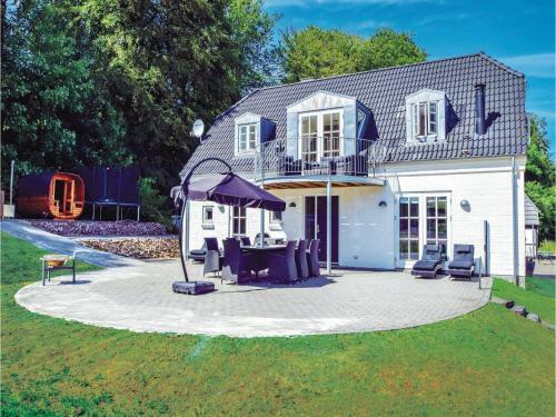 Four-bedroom Holiday Home In Juelsminde