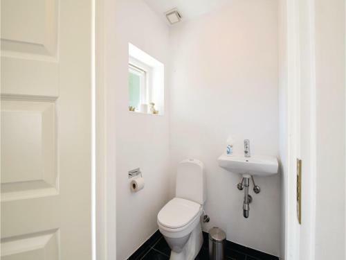 Four-bedroom Holiday Home In Juelsminde