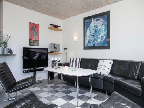 Four-bedroom Holiday Home In Lokken