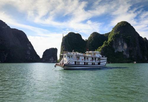 Rosa Boutique Cruise